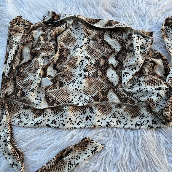 FASHION NOVA 💫Women’s Animal print Tie Front Crop Tops💫large - Picture 5 of 5